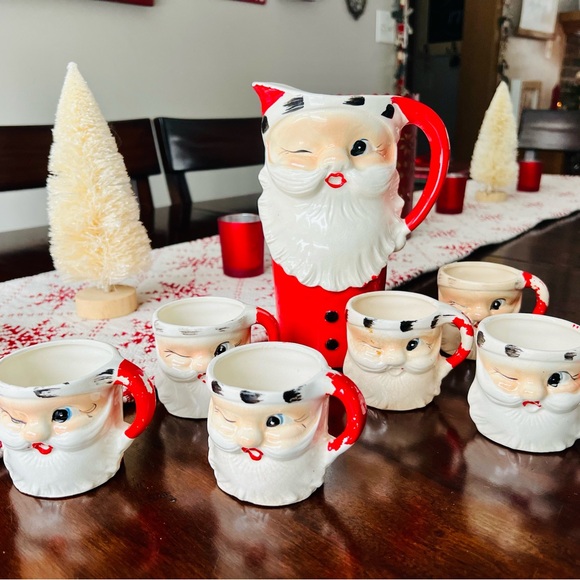 Vintage Festive Red and White Santa Mugs Dining Set - Picture 2 of 3